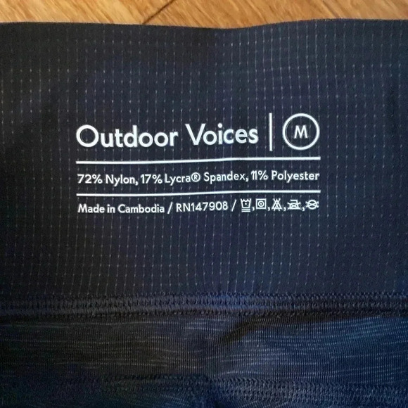Outdoor Voices black - like new - Capri length legging - medium - Picture 2 of 5